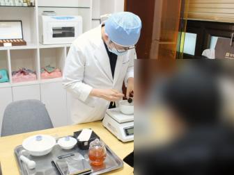 어머님과 함께 복용하실 사향 공진단 참관