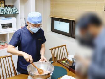 외국에 있는 딸이 복용할 공진단 참관하러 왔어요