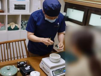대자인 `공진단`은 다릅니다. 눈앞에서 김래영 원장이 직접 만들어드립니다.