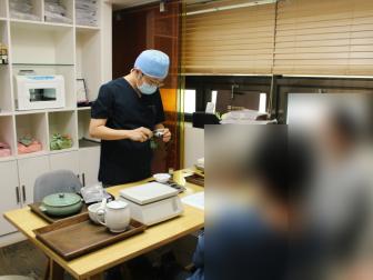 가족이 함께 사향 공진단 참관하기