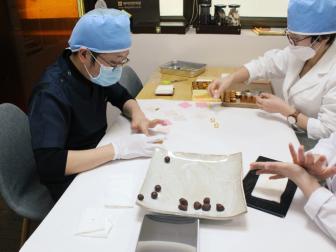 정품 사향으로 직접 조제하는 공진단 참관 